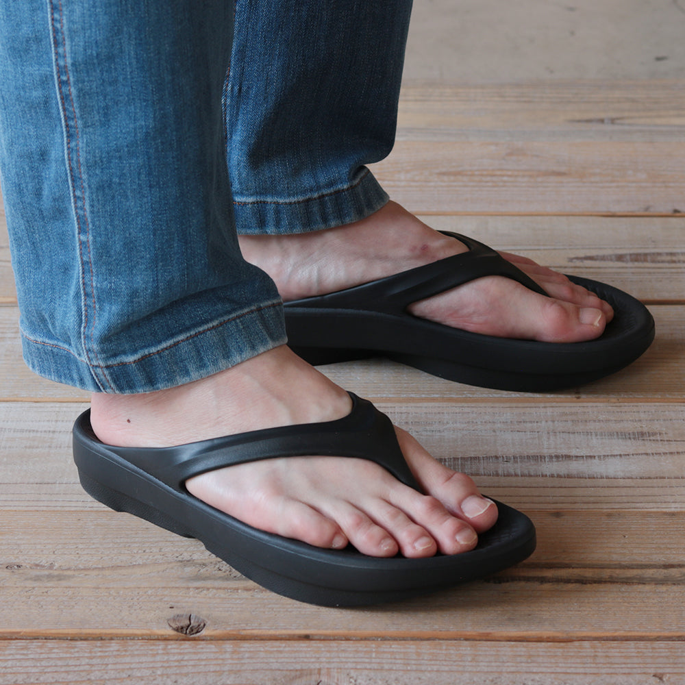 FS501 BLACK | feather step | フェザーステップ トングサンダル